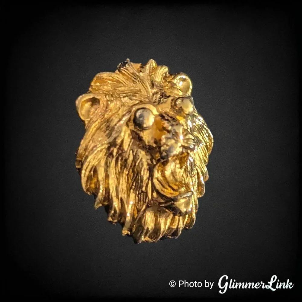 Vintage Unsigned Gold Tone Lion Head Lapel Pin / Tie Tack